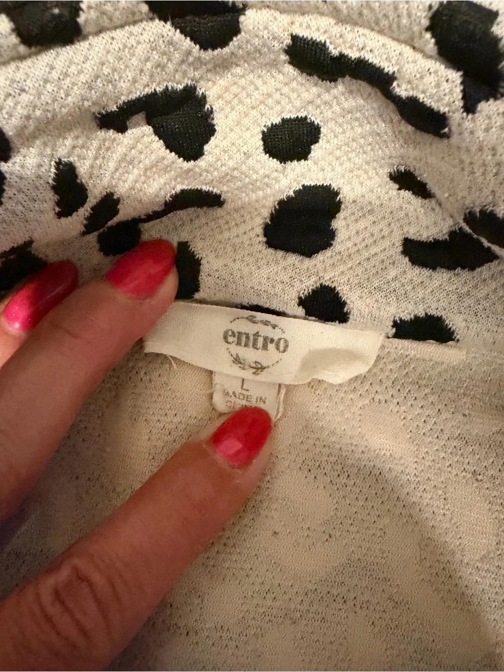 Size L - Whole Outfit!!! entro White and Black Leopard